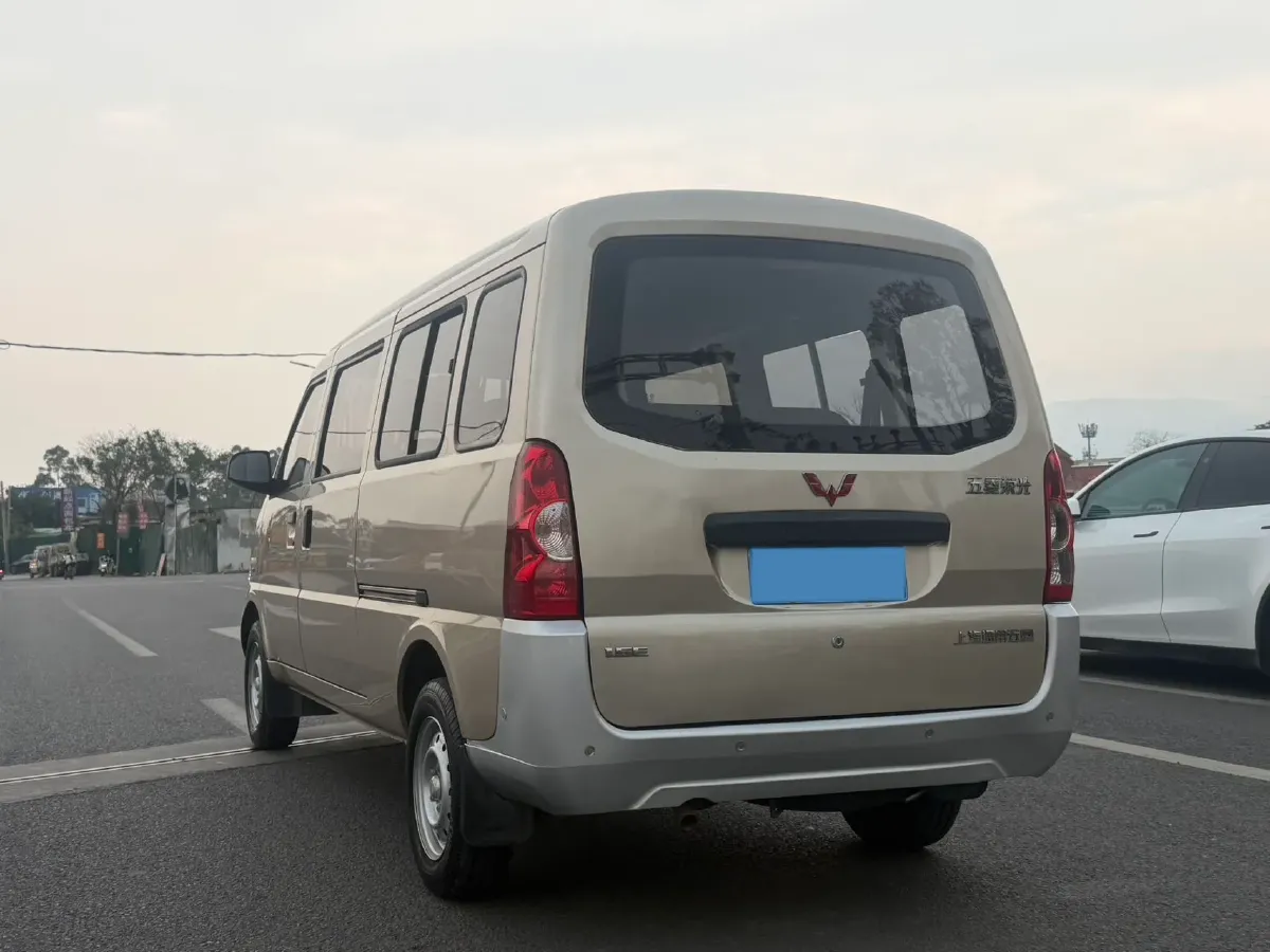 2021 WuLing RongGuang 1.5L 99HP L4 5MT,autocango,china used car exporter,china ev exporter,chinese used car exporter,chinese used ev exporter
