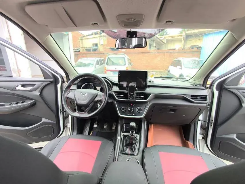 2019 WuLing HongGuang S3 1.5L 99HP L4 6MT,autocango,china used car exporter,china ev exporter,chinese used car exporter,chinese used ev exporter