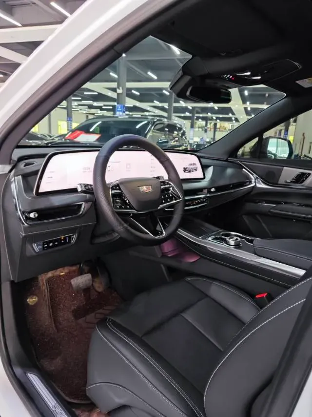 2025 Cadillac XT5 2.0T 237HP L4 9AT,autocango,china used car exporter,china ev exporter,chinese used car exporter,chinese used ev exporter