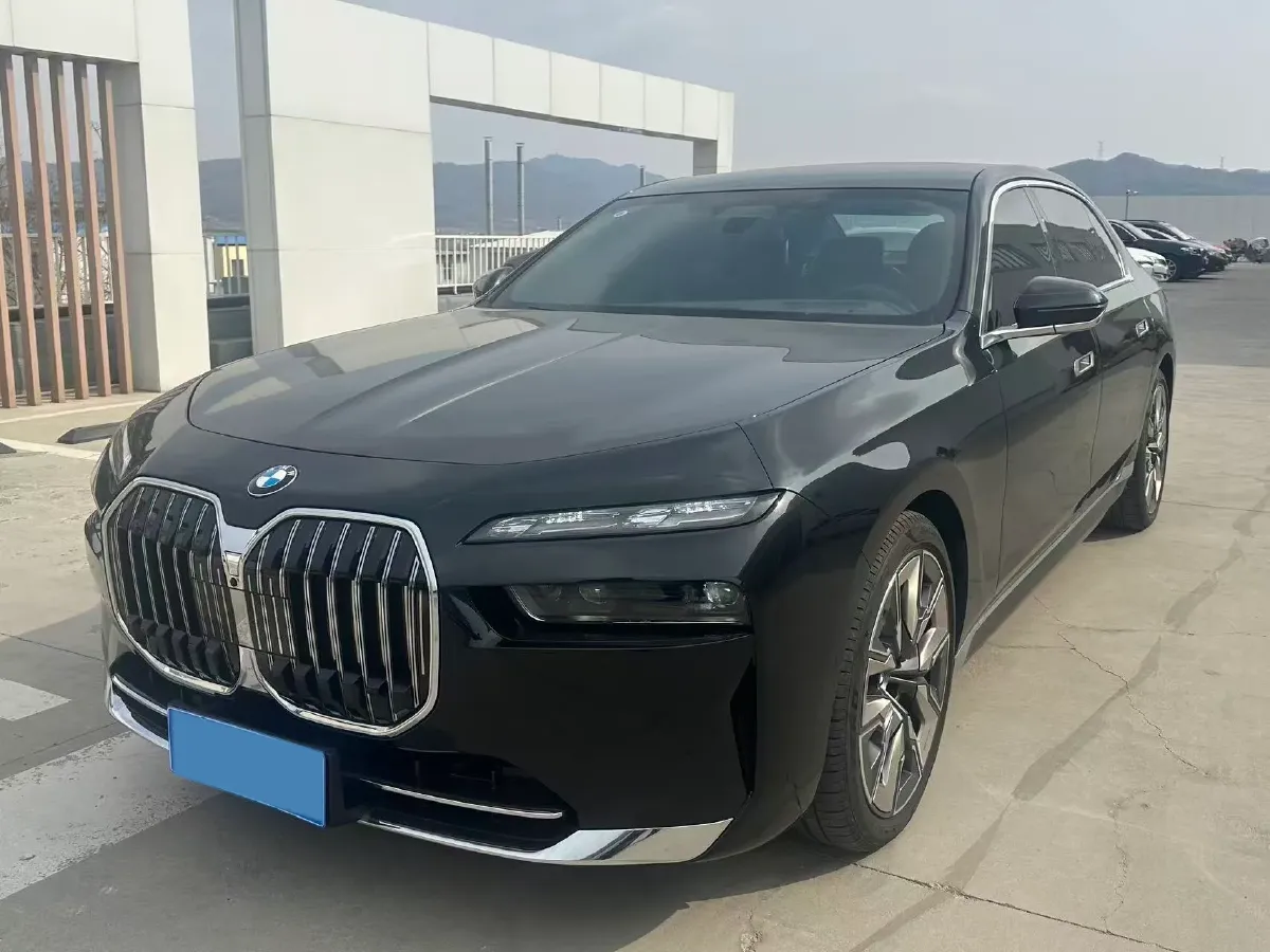 2023 BMW 7 Series 3.0T 381HP L6 8AT,autocango,china used car exporter,china ev exporter,chinese used car exporter,chinese used ev exporter