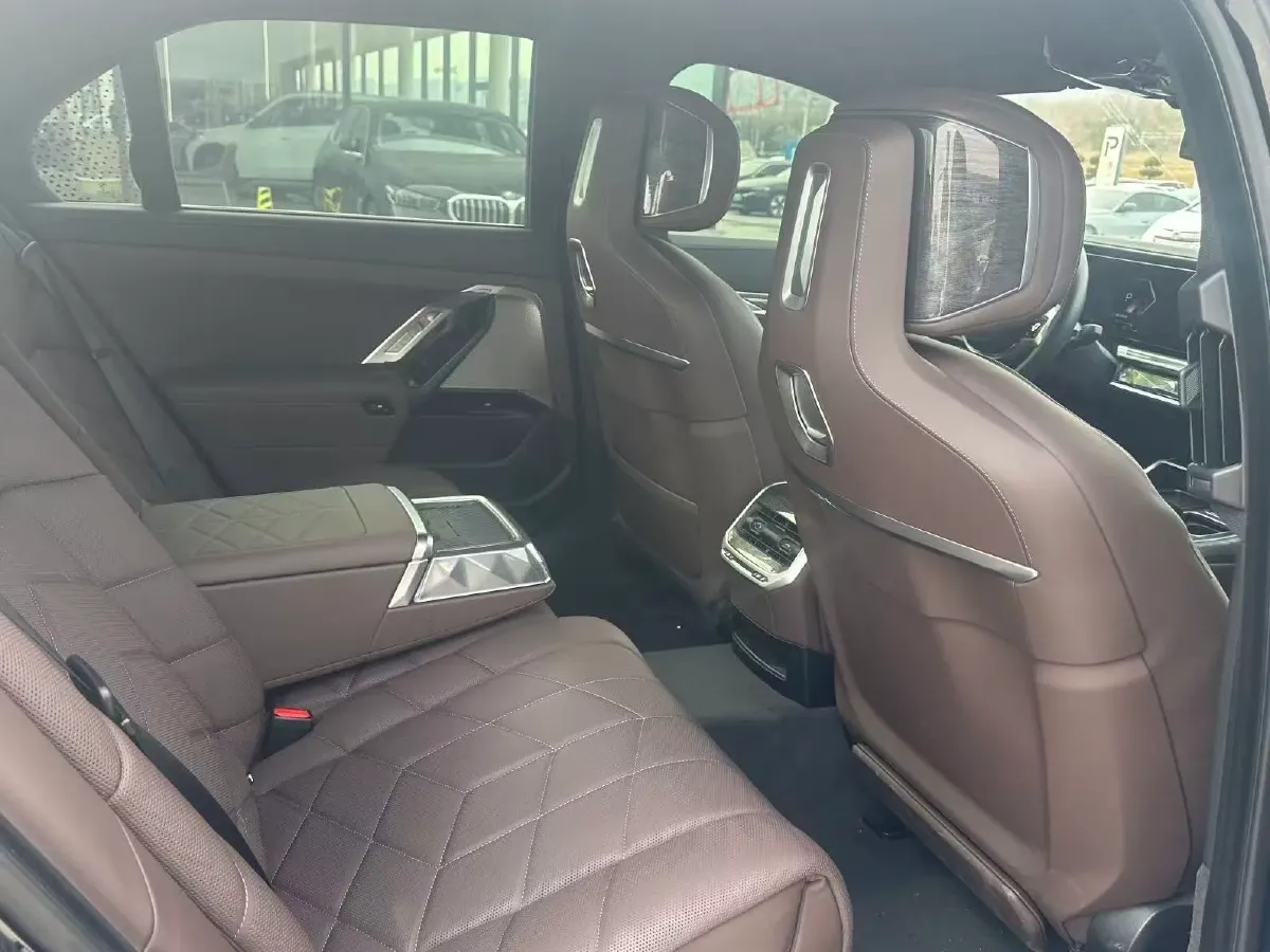 2023 BMW 7 Series 3.0T 381HP L6 8AT,autocango,china used car exporter,china ev exporter,chinese used car exporter,chinese used ev exporter