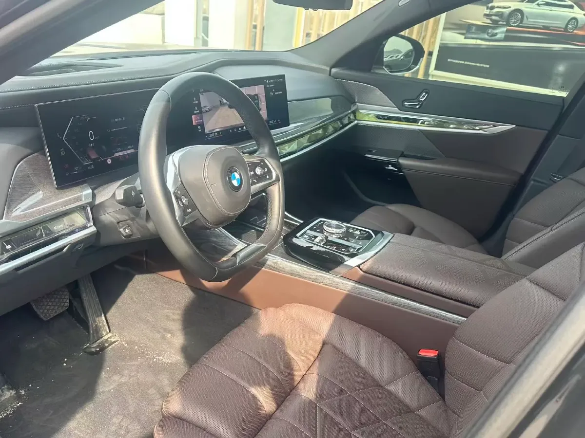 2023 BMW 7 Series 3.0T 381HP L6 8AT,autocango,china used car exporter,china ev exporter,chinese used car exporter,chinese used ev exporter