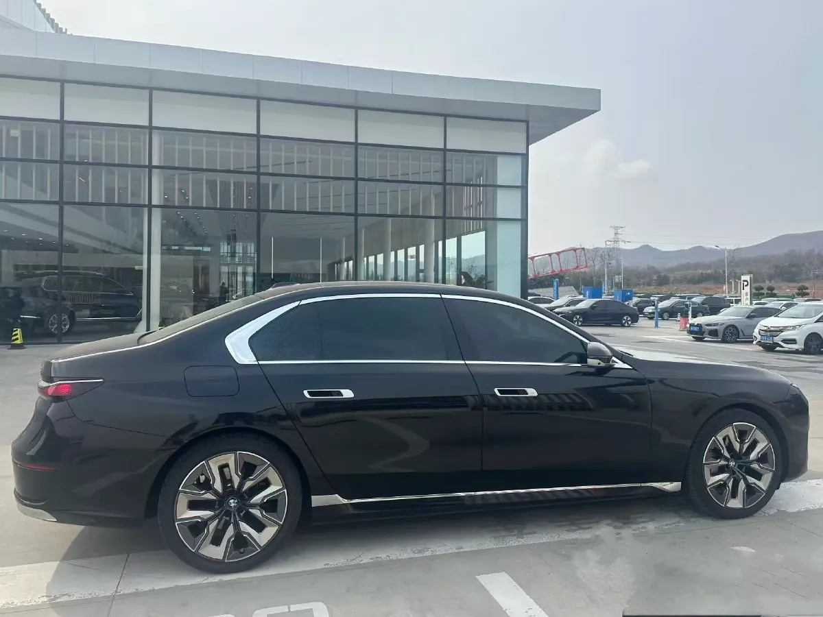 2023 BMW 7 Series 3.0T 381HP L6 8AT,autocango,china used car exporter,china ev exporter,chinese used car exporter,chinese used ev exporter