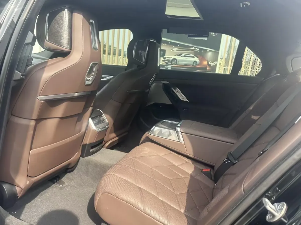 2023 BMW 7 Series 3.0T 381HP L6 8AT,autocango,china used car exporter,china ev exporter,chinese used car exporter,chinese used ev exporter