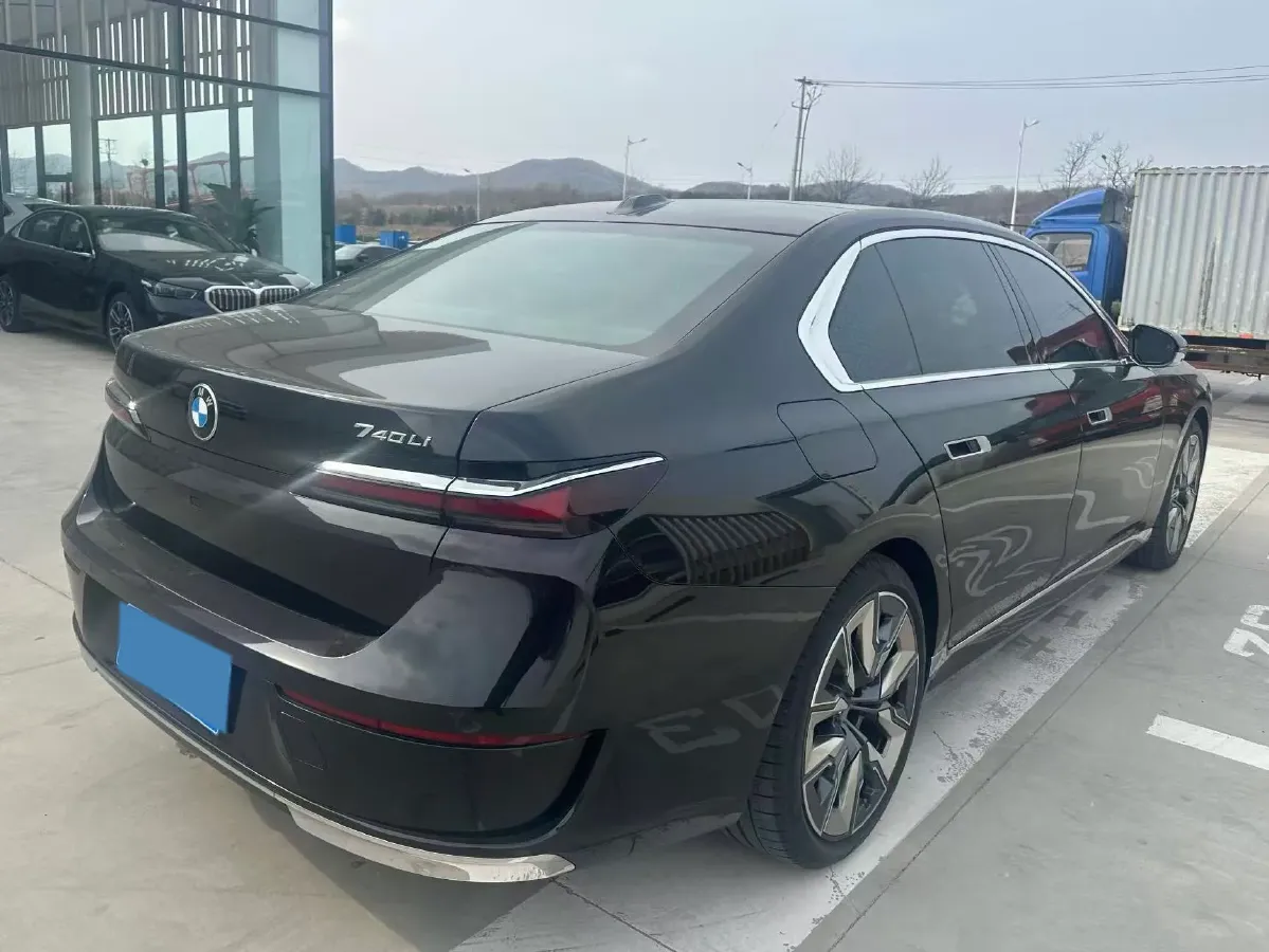 2023 BMW 7 Series 3.0T 381HP L6 8AT,autocango,china used car exporter,china ev exporter,chinese used car exporter,chinese used ev exporter