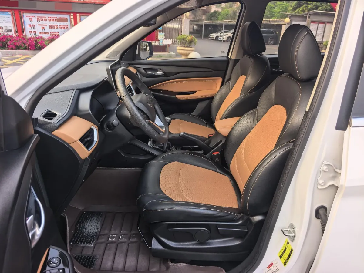 2019 WuLing HongGuang S3 1.5L 112HP L4 6MT,autocango,china used car exporter,china ev exporter,chinese used car exporter,chinese used ev exporter