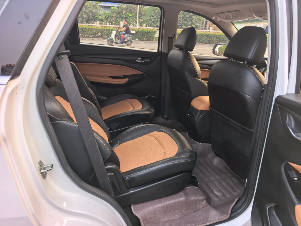 2019 WuLing HongGuang S3 1.5L 112HP L4 6MT,autocango,china used car exporter,china ev exporter,chinese used car exporter,chinese used ev exporter