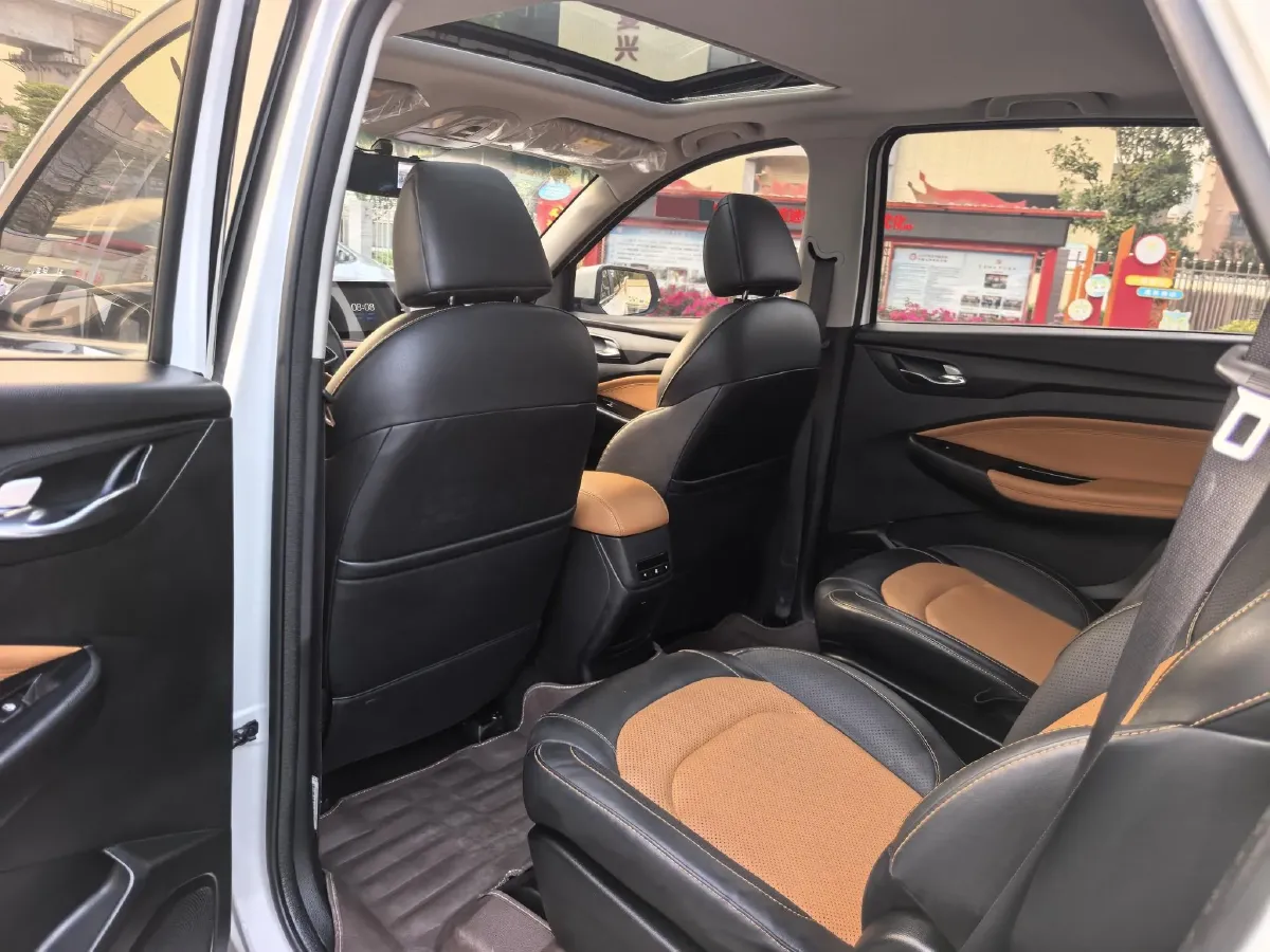 2019 WuLing HongGuang S3 1.5L 112HP L4 6MT,autocango,china used car exporter,china ev exporter,chinese used car exporter,chinese used ev exporter