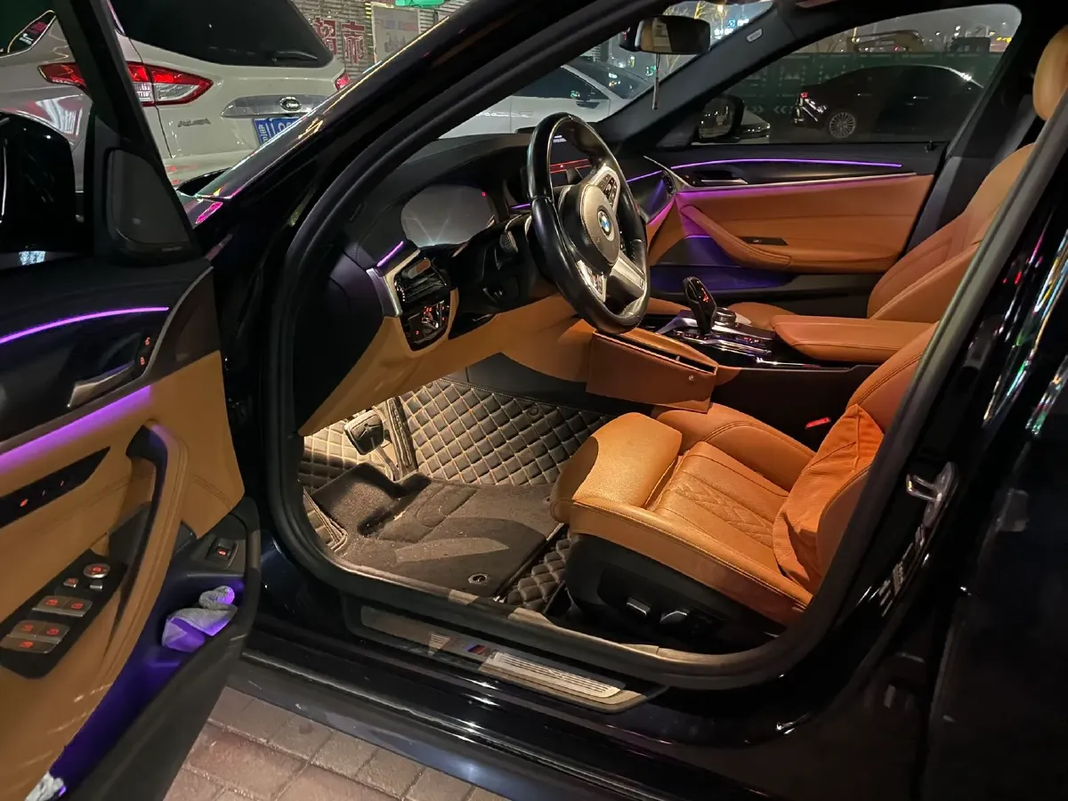 2022 BMW 5 Series 2.0T 252HP L4 8AT,autocango,china used car exporter,china ev exporter,chinese used car exporter,chinese used ev exporter