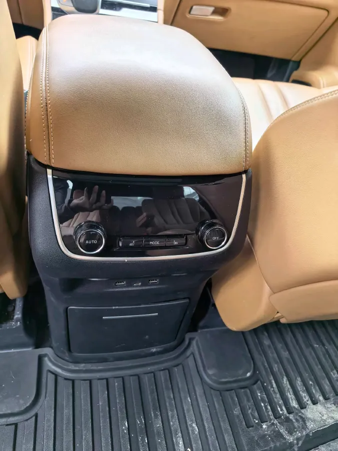 2020 Li ONE Range Extended 131HP REEV 40.5KWH,autocango,china used car exporter,china ev exporter,chinese used car exporter,chinese used ev exporter