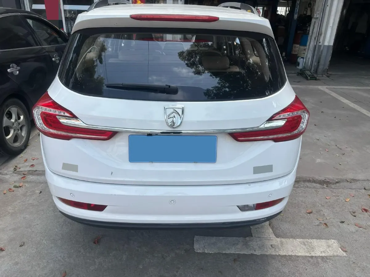 2017 BaoJun 310W 1.5L 112HP L4 6MT,autocango,china used car exporter,china ev exporter,chinese used car exporter,chinese used ev exporter