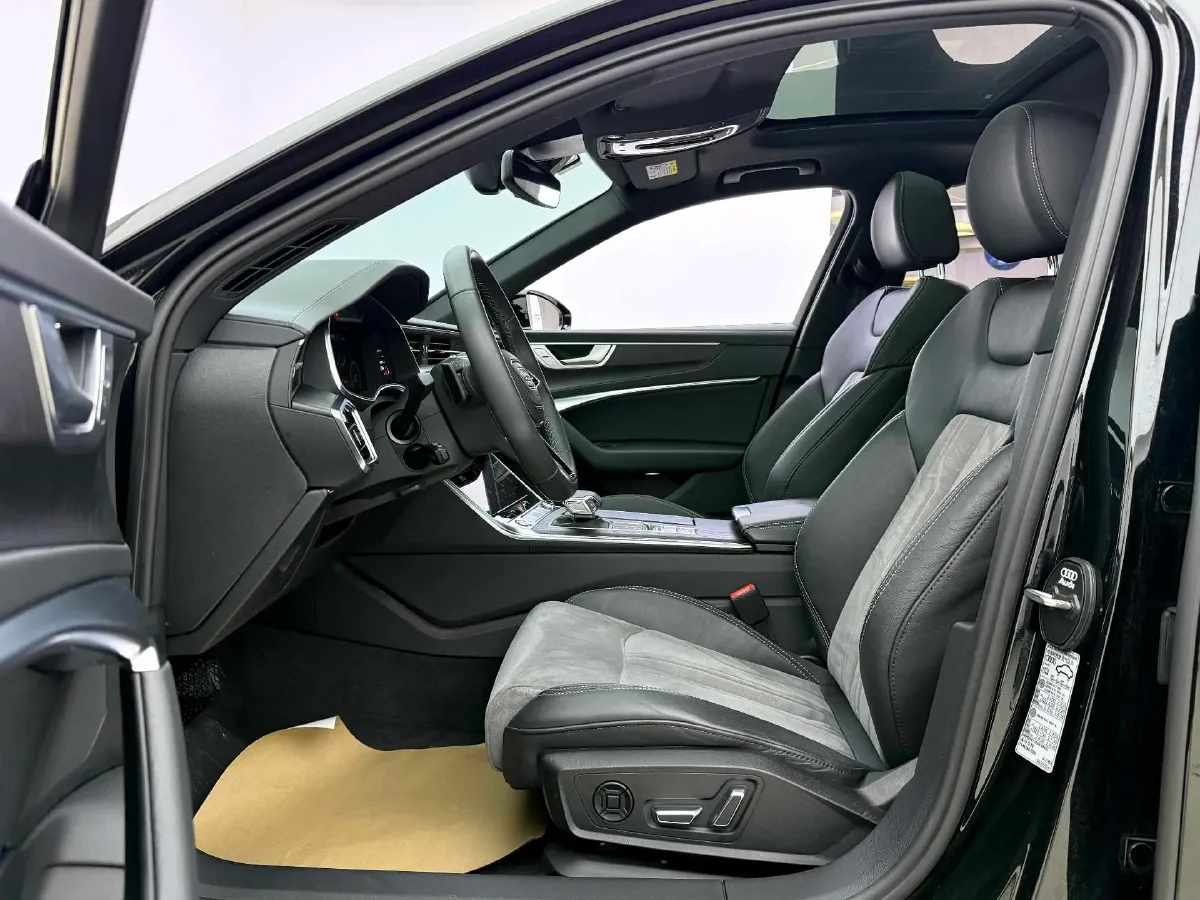 2023 Audi A6L 2.0T 245HP L4 7DCT,autocango,china used car exporter,china ev exporter,chinese used car exporter,chinese used ev exporter