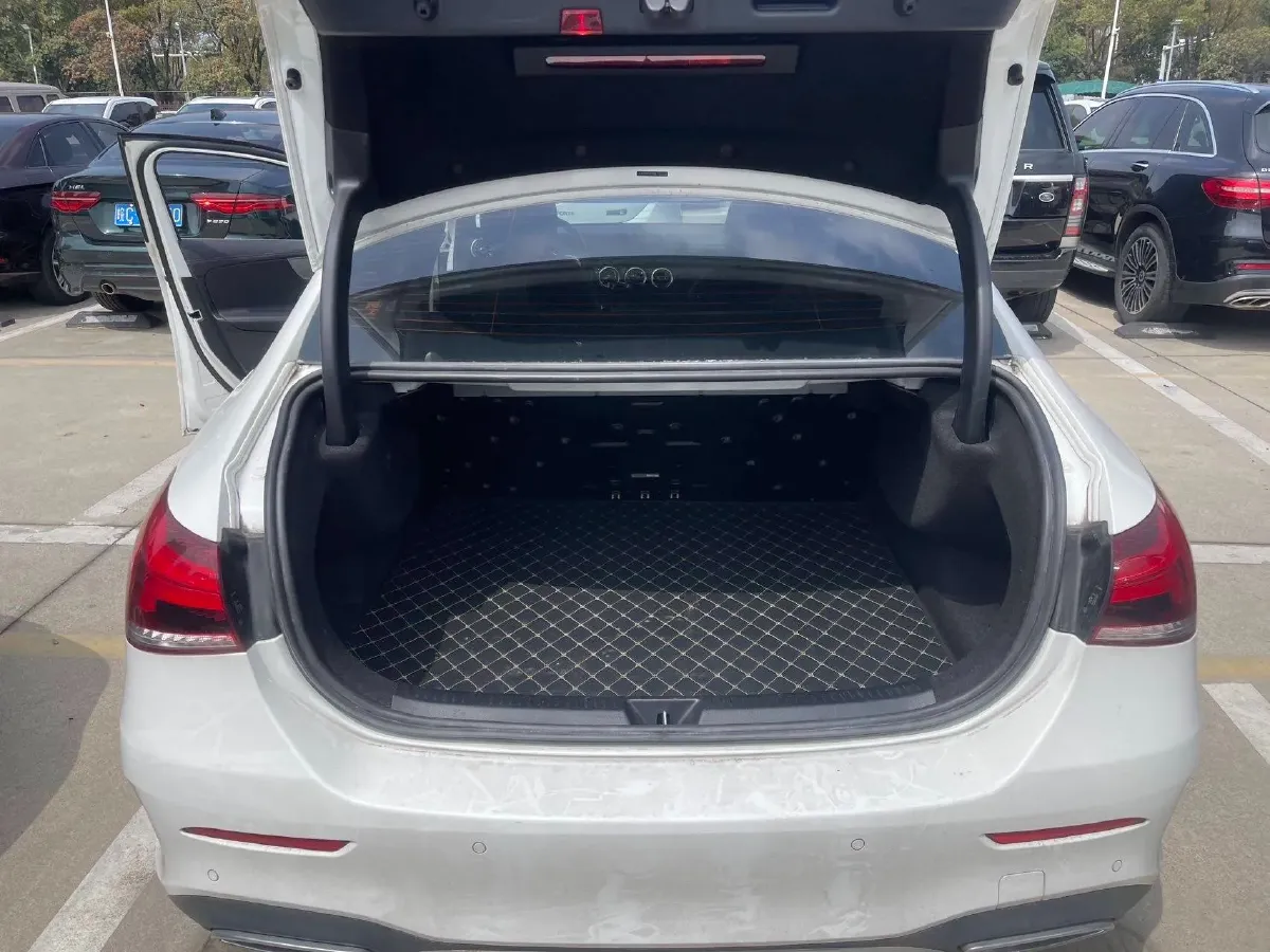 2021 Mercedes-Benz A Class 1.3T 163HP L4 7DCT,autocango,china used car exporter,china ev exporter,chinese used car exporter,chinese used ev exporter