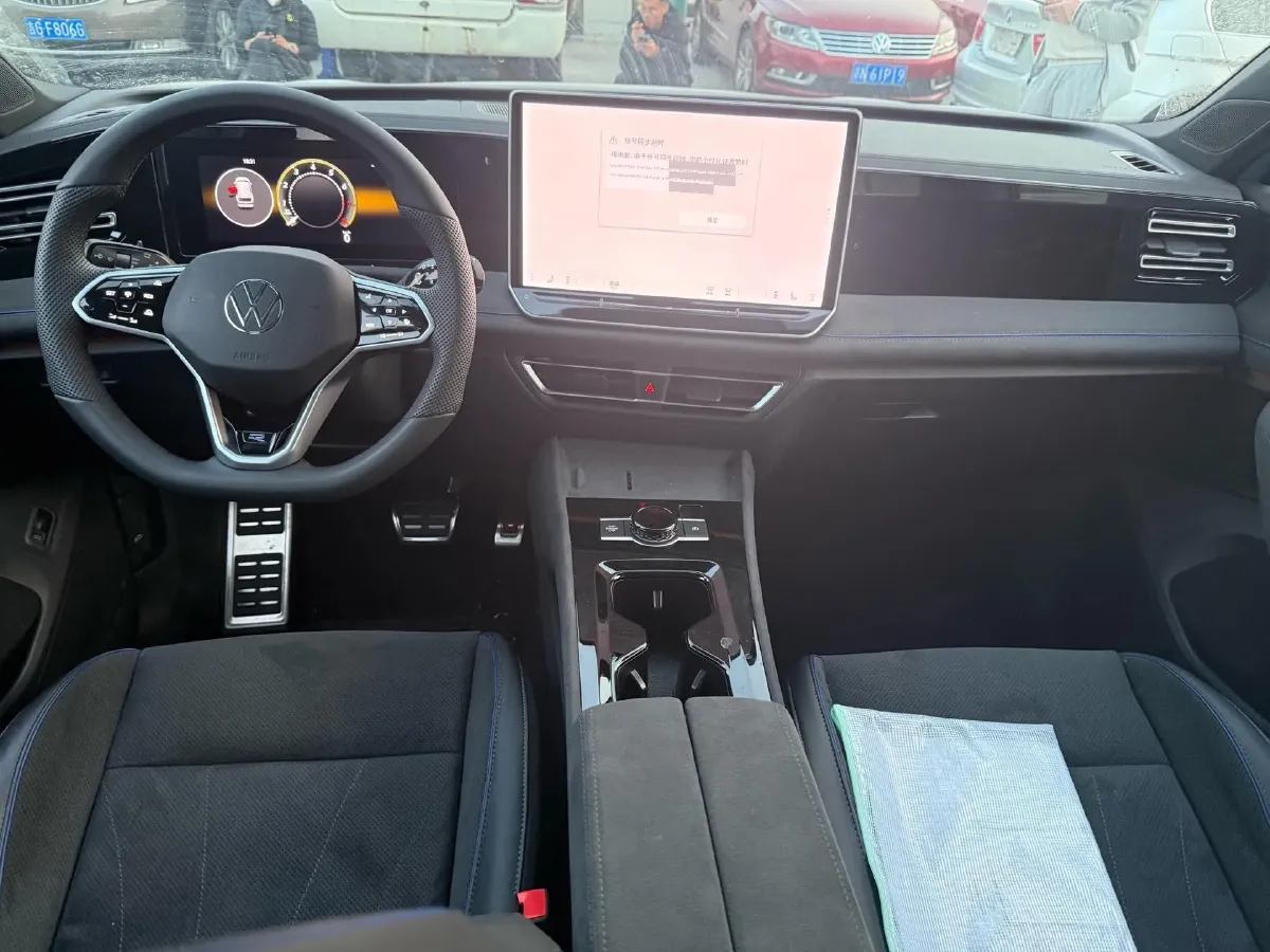 2025 Volkswagen Tiguan L 2.0T 220HP L4 7DCT,autocango,china used car exporter,china ev exporter,chinese used car exporter,chinese used ev exporter