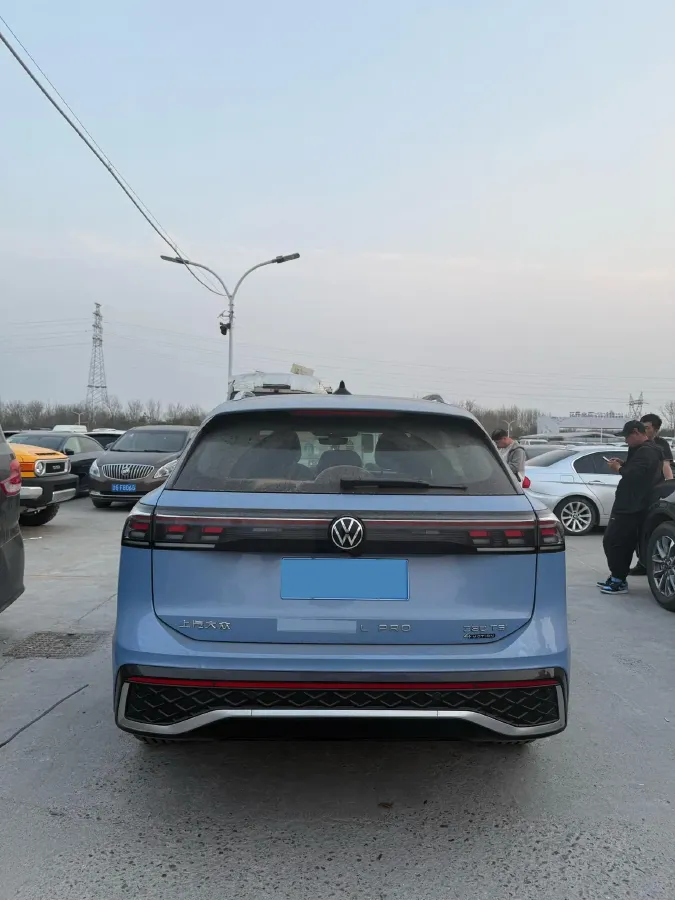 2025 Volkswagen Tiguan L 2.0T 220HP L4 7DCT,autocango,china used car exporter,china ev exporter,chinese used car exporter,chinese used ev exporter