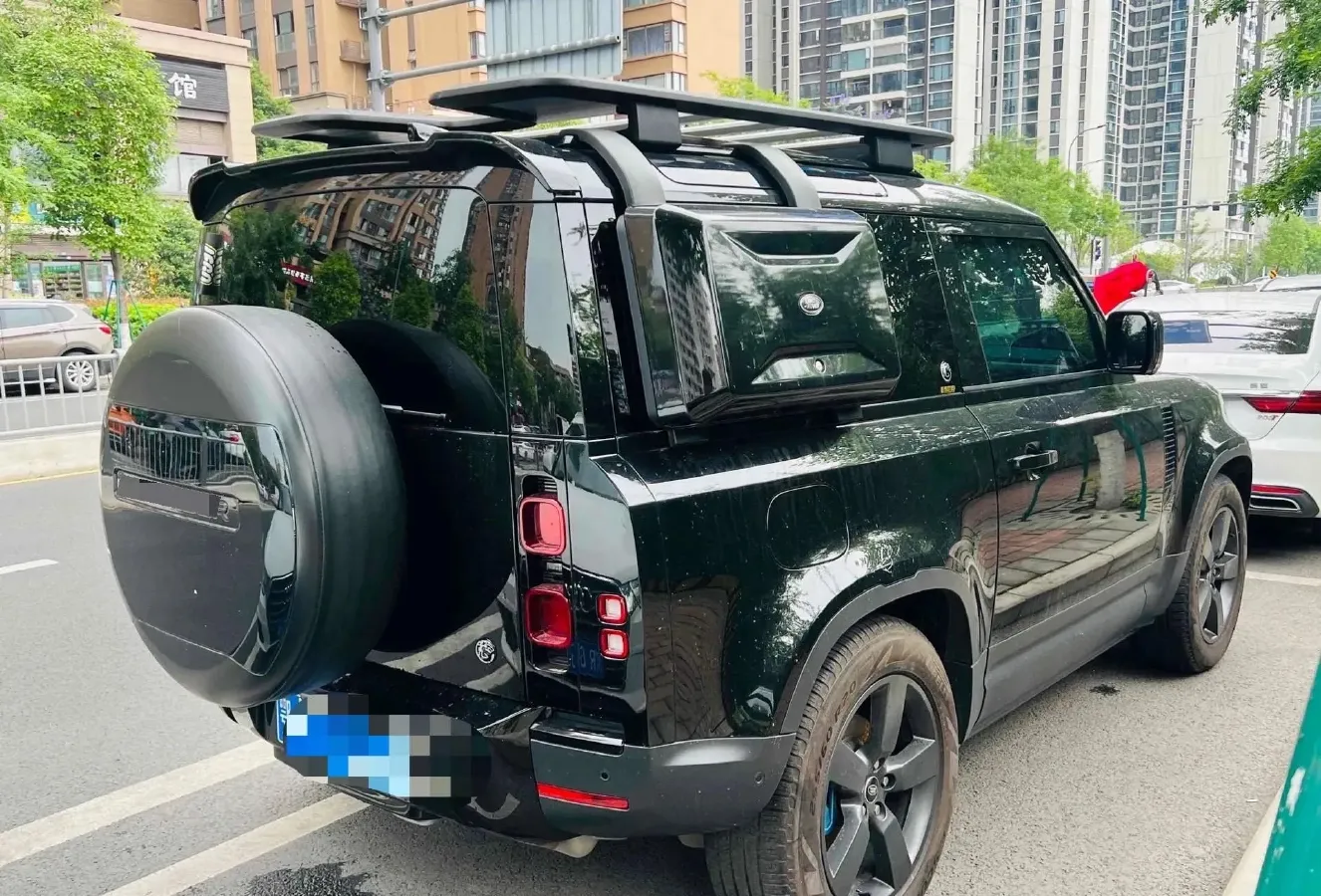 2022 Land Rover Defender 2.0T 300HP L4 8AT,autocango,china used car exporter,china ev exporter,chinese used car exporter,chinese used ev exporter