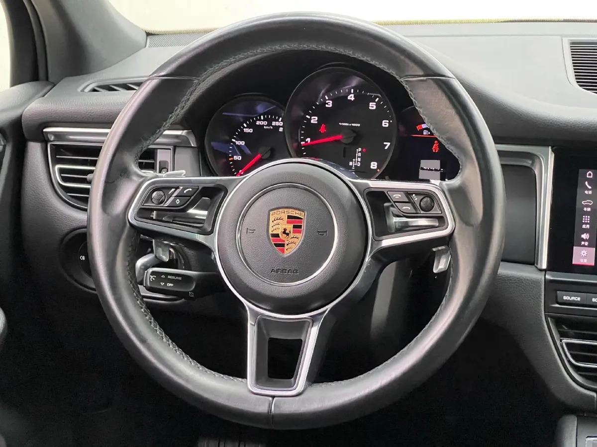 2018 Porsche Macan 2.0T 252HP L4 7DCT,autocango,china used car exporter,china ev exporter,chinese used car exporter,chinese used ev exporter