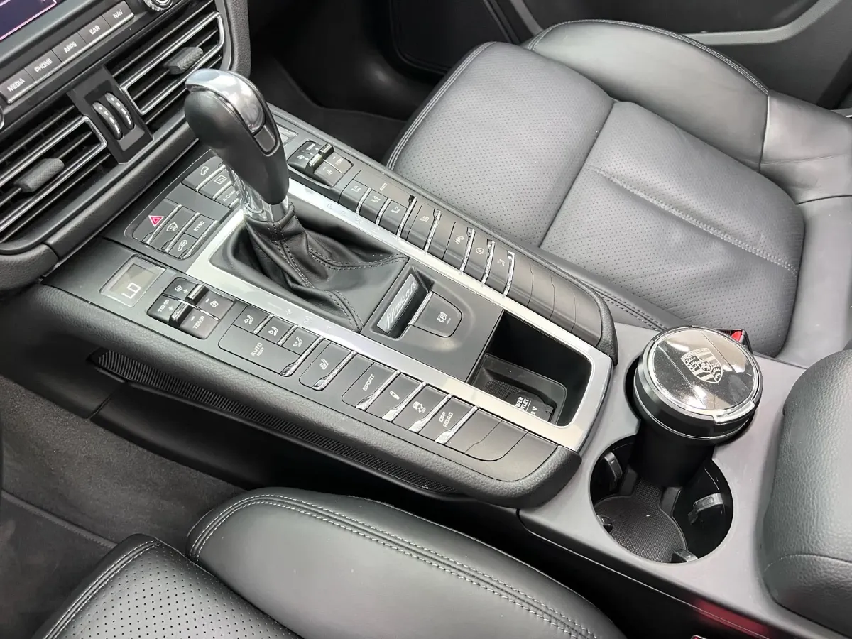 2018 Porsche Macan 2.0T 252HP L4 7DCT,autocango,china used car exporter,china ev exporter,chinese used car exporter,chinese used ev exporter