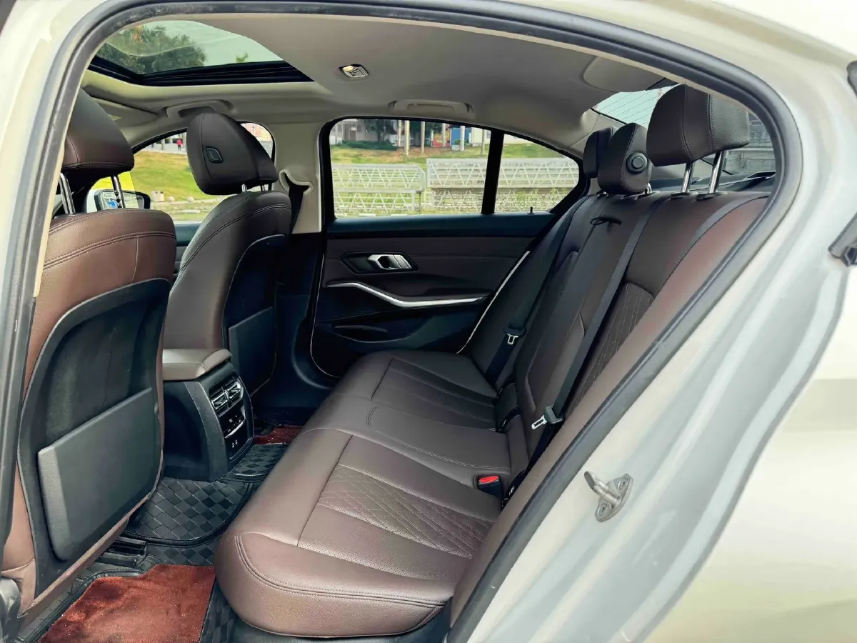 2022 BMW 3 Series 2.0T 156HP L4 8AT,autocango,china used car exporter,china ev exporter,chinese used car exporter,chinese used ev exporter