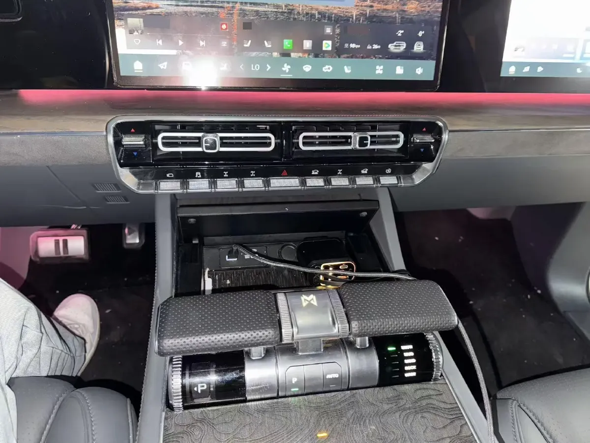 2024 M Hero 917 REEV 197HP 2AT REEV 65.8KWH,autocango,china used car exporter,china ev exporter,chinese used car exporter,chinese used ev exporter