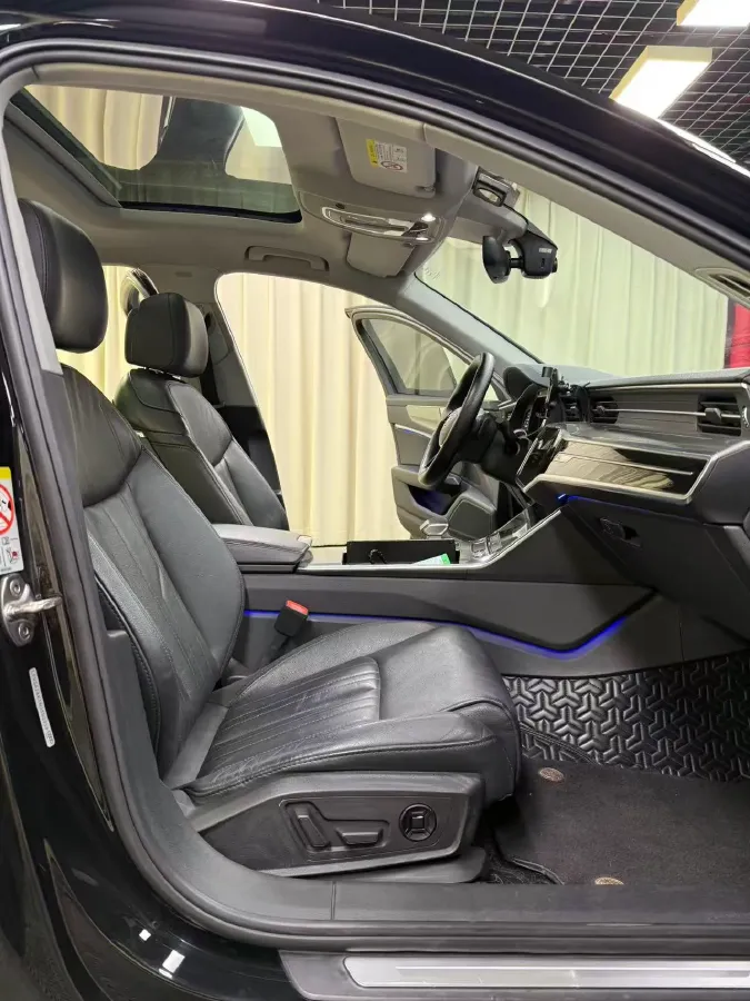 2022 Audi A6L 2.0T 224HP L4 7DCT,autocango,china used car exporter,china ev exporter,chinese used car exporter,chinese used ev exporter