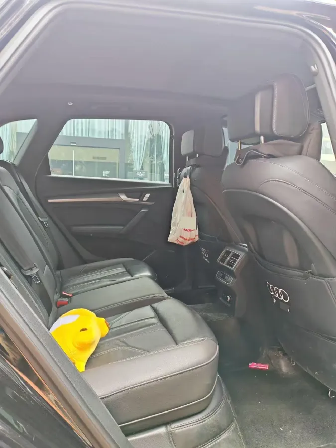 2023 Audi Q5L 2.0T 190HP L4 7DCT,autocango,china used car exporter,china ev exporter,chinese used car exporter,chinese used ev exporter