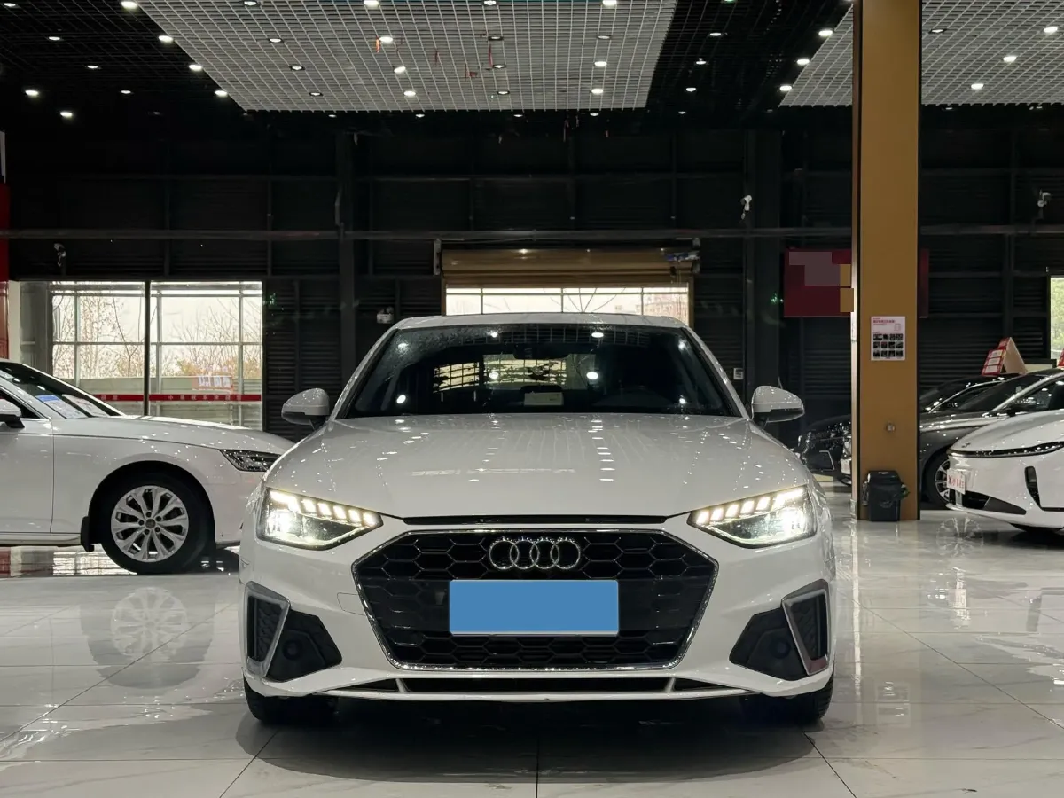 2023 Audi A4L 2.0T 190HP L4 7DCT,autocango,china used car exporter,china ev exporter,chinese used car exporter,chinese used ev exporter