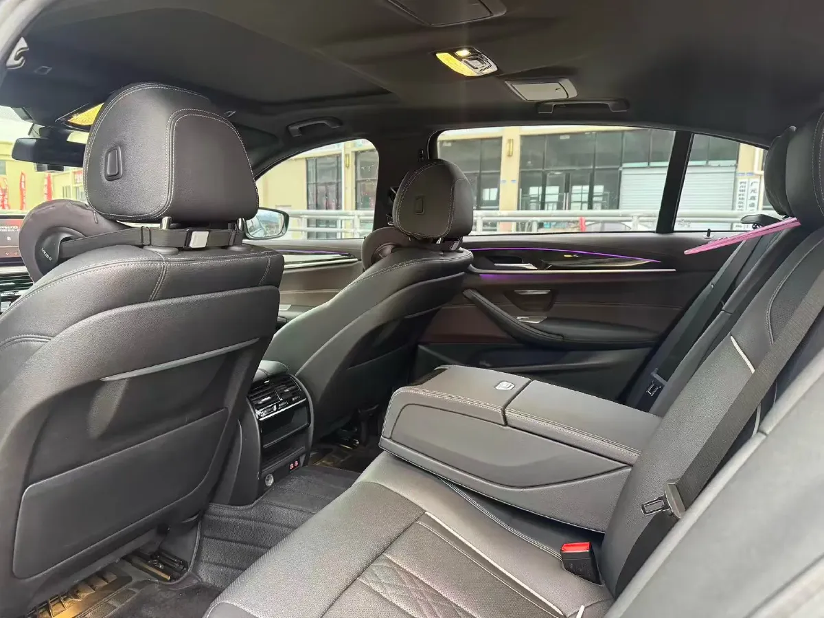 2021 BMW 5 Series 2.0T 184HP L4 8AT,autocango,china used car exporter,china ev exporter,chinese used car exporter,chinese used ev exporter