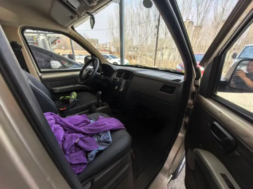 2020 WuLing RongGuang 1.2L 76HP L4 5MT,autocango,china used car exporter,china ev exporter,chinese used car exporter,chinese used ev exporter