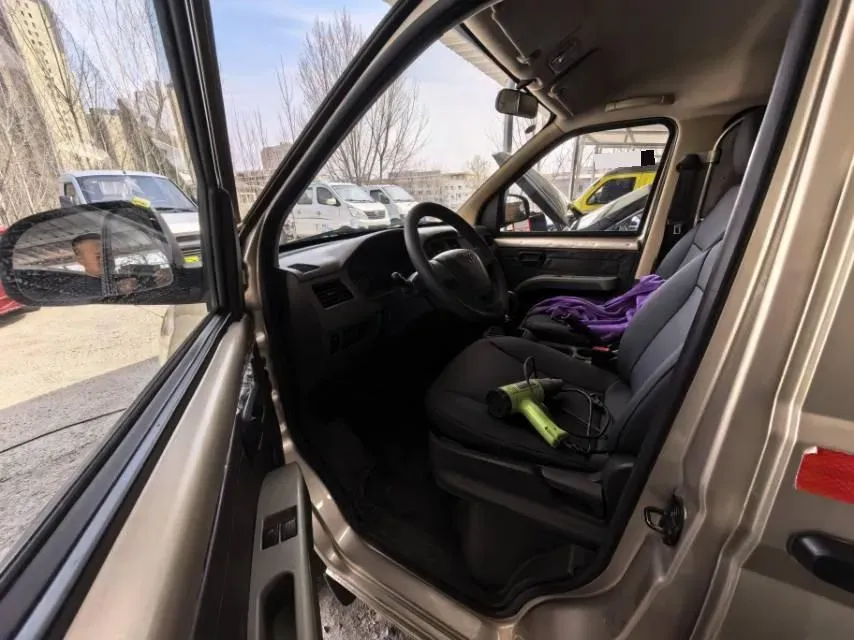 2020 WuLing RongGuang 1.2L 76HP L4 5MT,autocango,china used car exporter,china ev exporter,chinese used car exporter,chinese used ev exporter