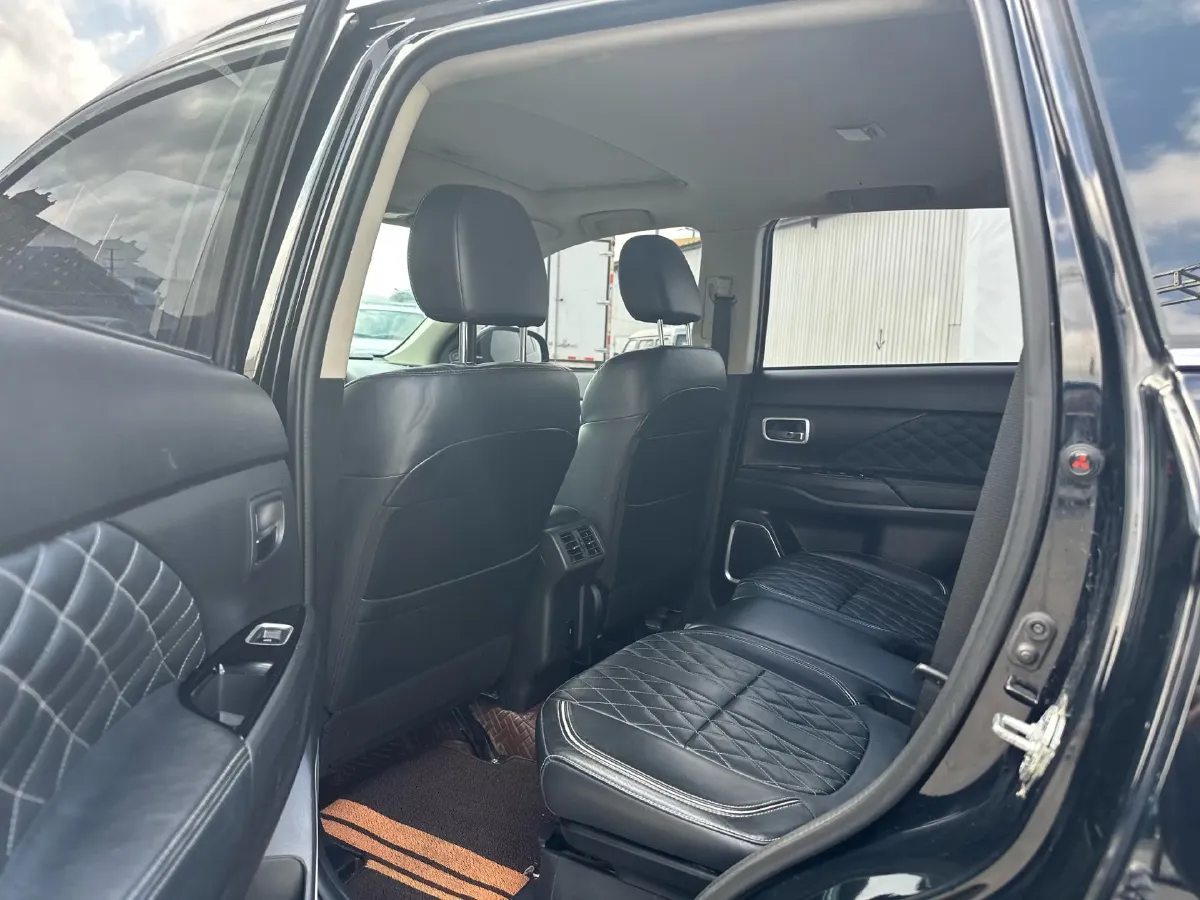 2020 Mitsubishi Outlander 2.4L 192HP L4 CVT,autocango,china used car exporter,china ev exporter,chinese used car exporter,chinese used ev exporter