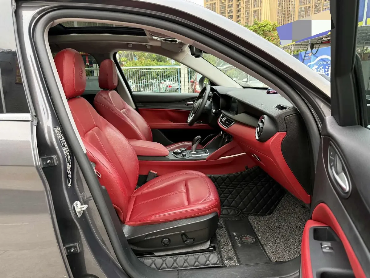 2017 Jaguar XE 2.0T 240HP L4 8AT,autocango,china used car exporter,china ev exporter,chinese used car exporter,chinese used ev exporter