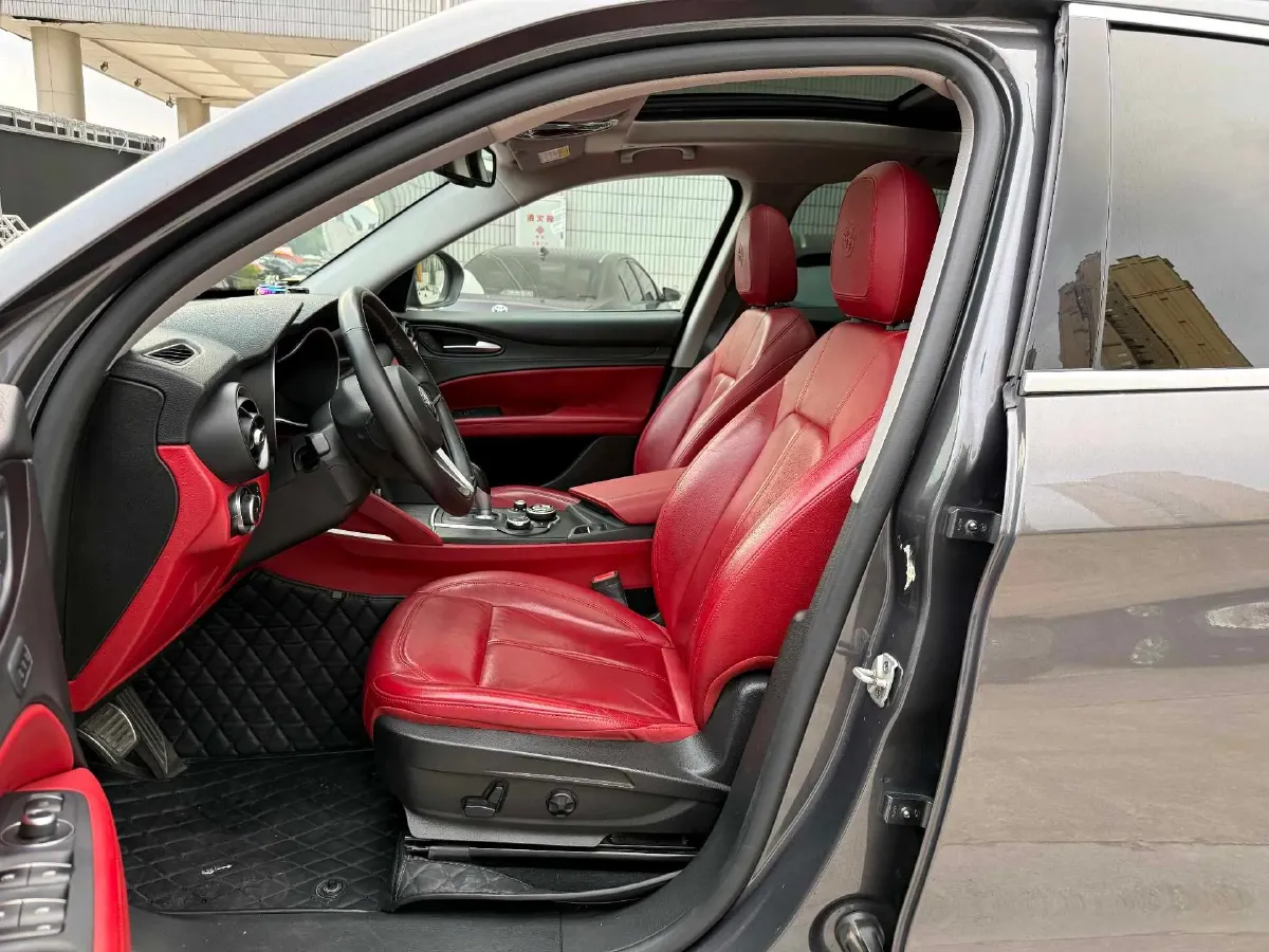 2017 Jaguar XE 2.0T 240HP L4 8AT,autocango,china used car exporter,china ev exporter,chinese used car exporter,chinese used ev exporter