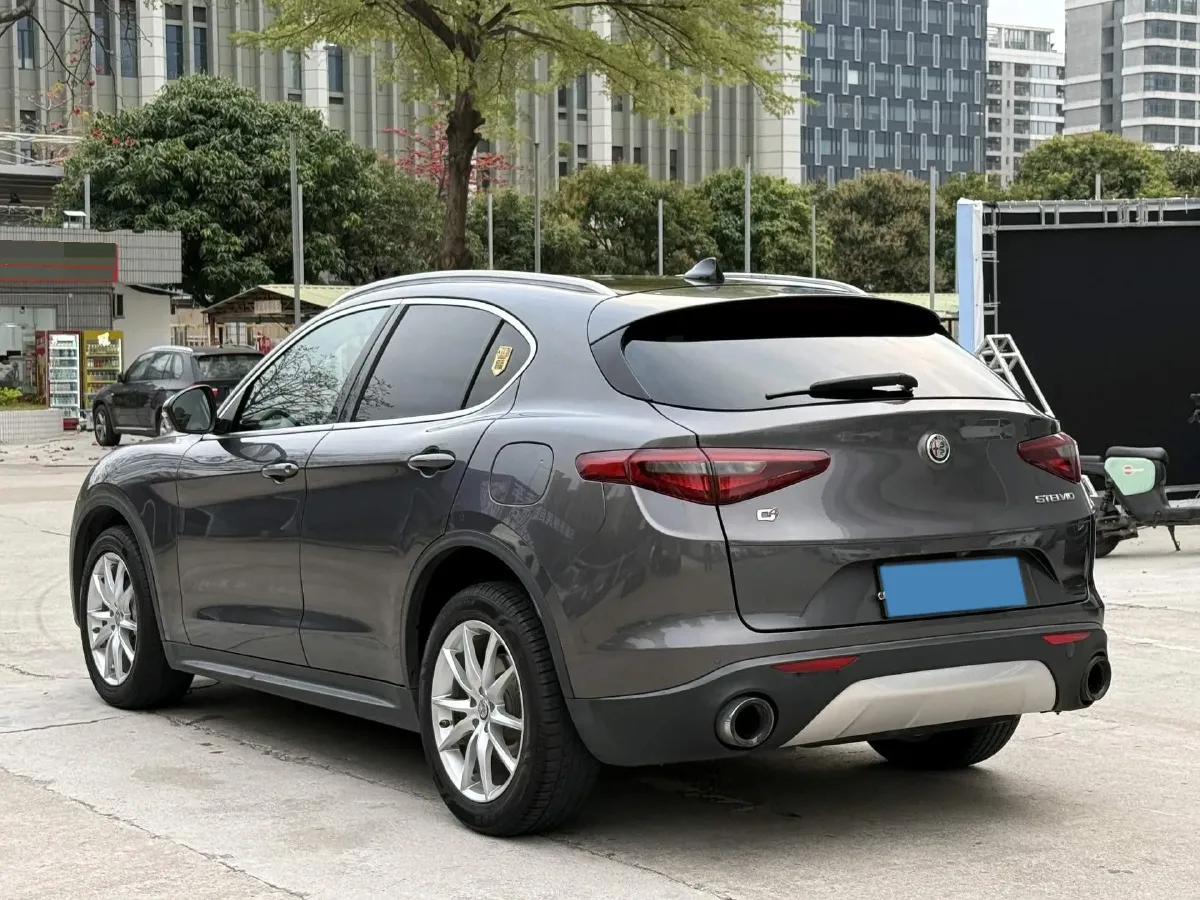 2017 Jaguar XE 2.0T 240HP L4 8AT,autocango,china used car exporter,china ev exporter,chinese used car exporter,chinese used ev exporter