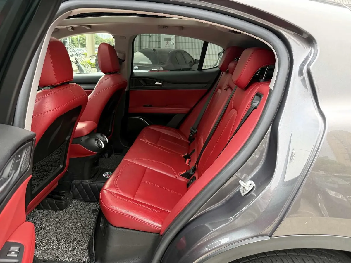 2017 Jaguar XE 2.0T 240HP L4 8AT,autocango,china used car exporter,china ev exporter,chinese used car exporter,chinese used ev exporter