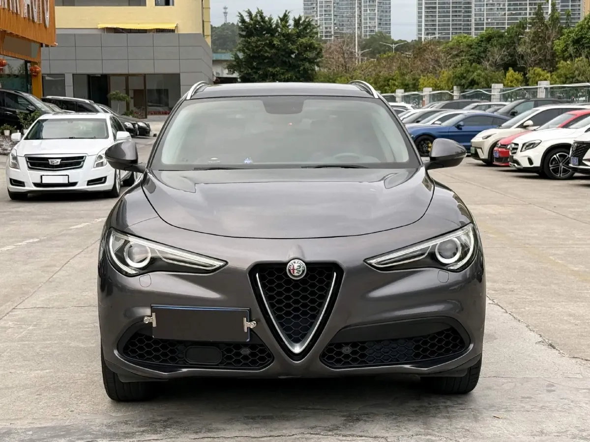 2017 Jaguar XE 2.0T 240HP L4 8AT,autocango,china used car exporter,china ev exporter,chinese used car exporter,chinese used ev exporter