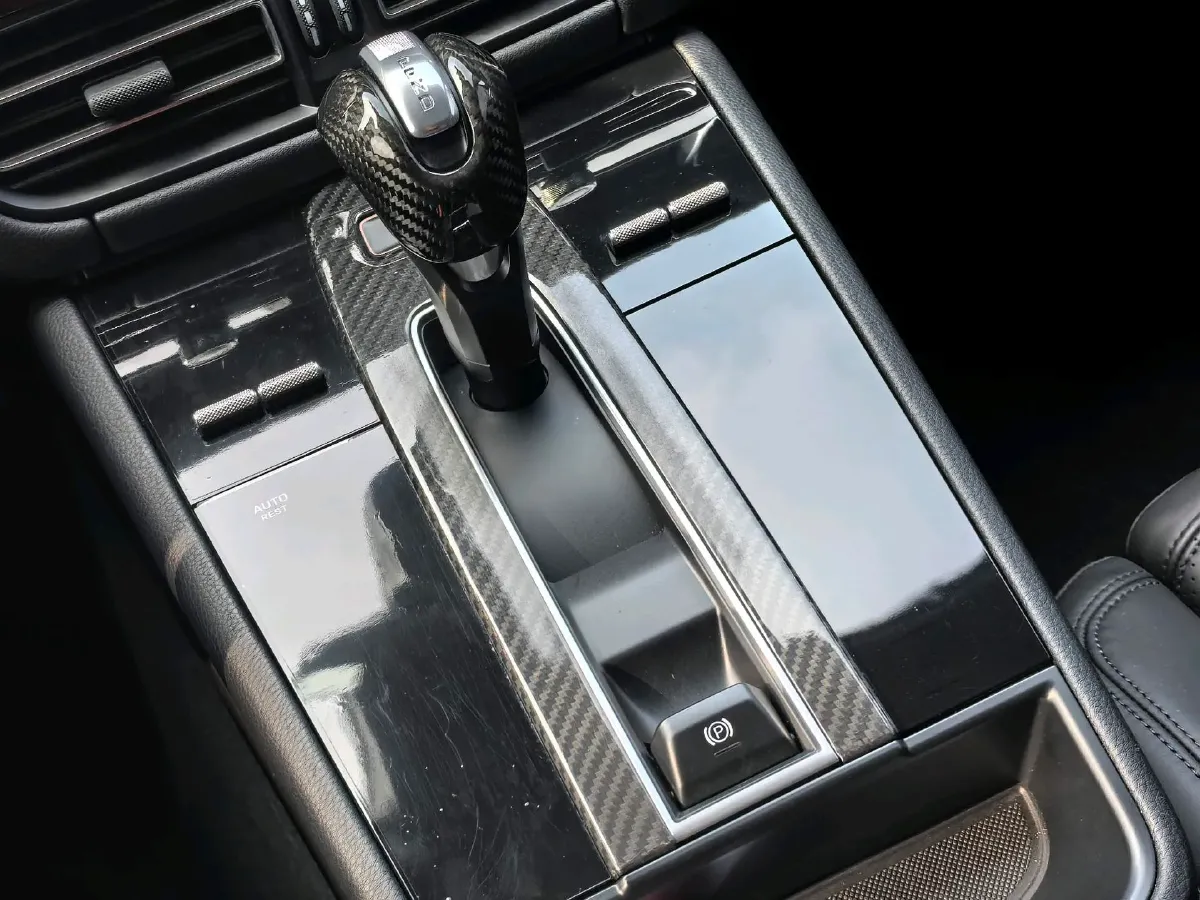 2023 Porsche Macan 2.0T 265HP L4 7DCT,autocango,china used car exporter,china ev exporter,chinese used car exporter,chinese used ev exporter