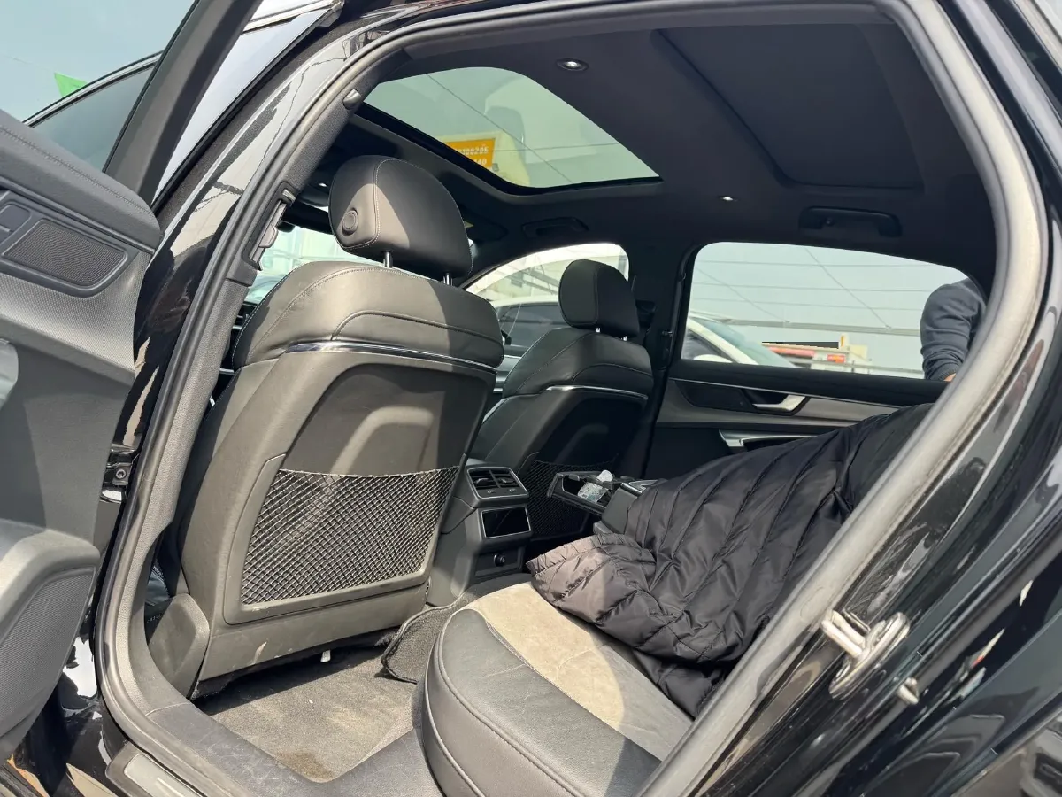 2021 Audi A6L 2.0T 224HP L4 7DCT,autocango,china used car exporter,china ev exporter,chinese used car exporter,chinese used ev exporter