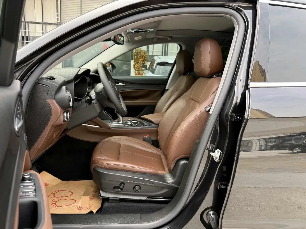 2017 Jaguar XE 2.0T 240HP L4 8AT,autocango,china used car exporter,china ev exporter,chinese used car exporter,chinese used ev exporter