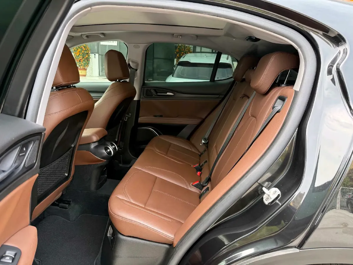 2017 Jaguar XE 2.0T 240HP L4 8AT,autocango,china used car exporter,china ev exporter,chinese used car exporter,chinese used ev exporter