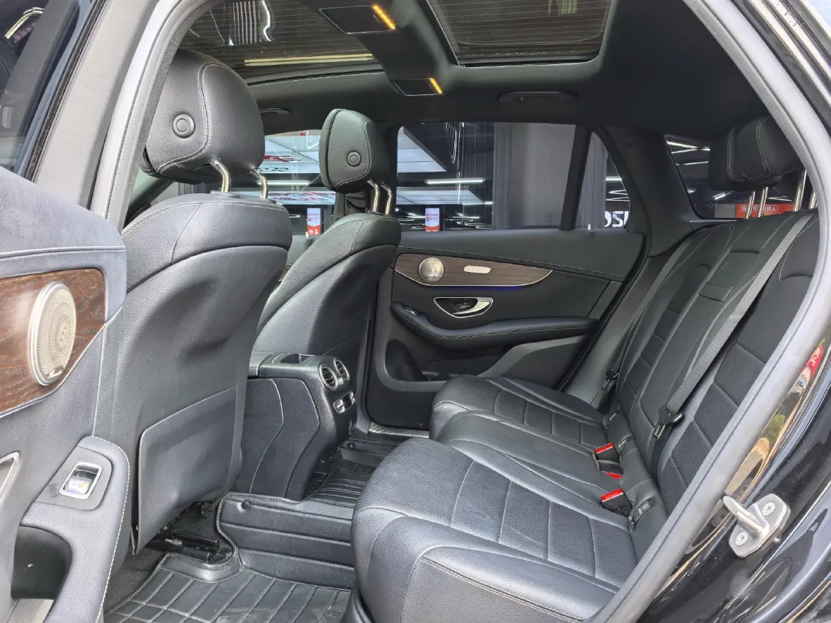 2020 Mercedes-Benz GLC Class 2.0T 258HP L4 9AT,autocango,china used car exporter,china ev exporter,chinese used car exporter,chinese used ev exporter