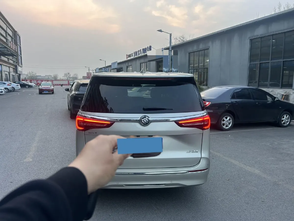 2022 Buick GL8 2.0T 237HP L4 9AT,autocango,china used car exporter,china ev exporter,chinese used car exporter,chinese used ev exporter