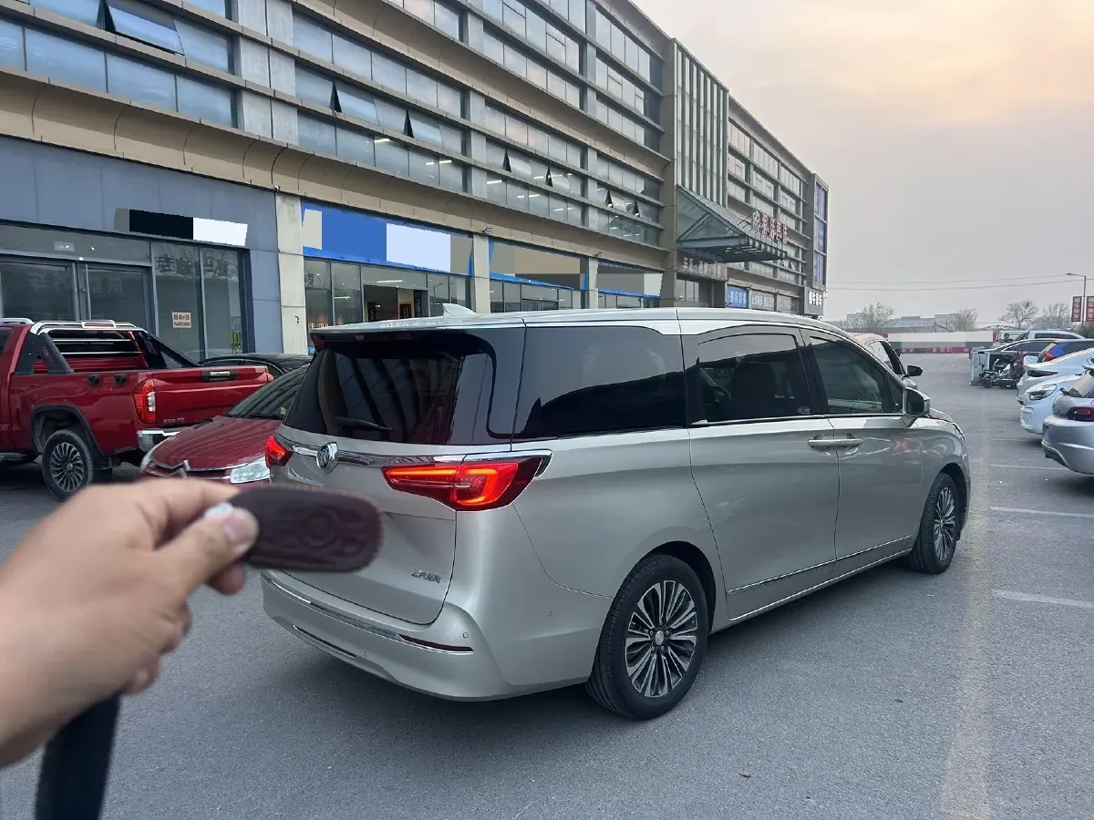 2022 Buick GL8 2.0T 237HP L4 9AT,autocango,china used car exporter,china ev exporter,chinese used car exporter,chinese used ev exporter