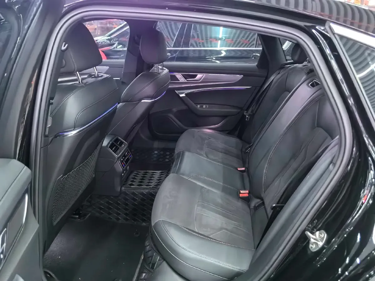 2024 Audi A6L 2.0T 245HP L4 7DCT,autocango,china used car exporter,china ev exporter,chinese used car exporter,chinese used ev exporter