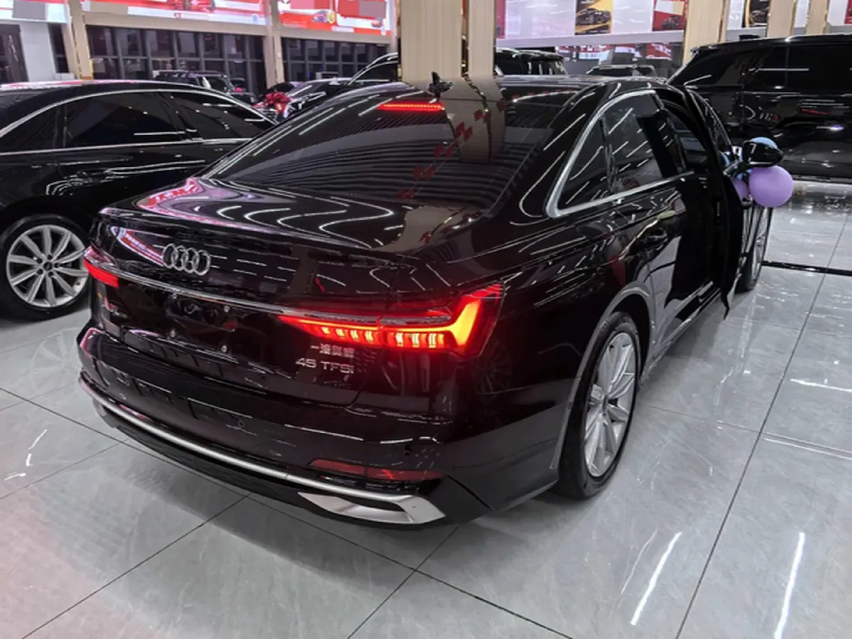 2024 Audi A6L 2.0T 245HP L4 7DCT,autocango,china used car exporter,china ev exporter,chinese used car exporter,chinese used ev exporter