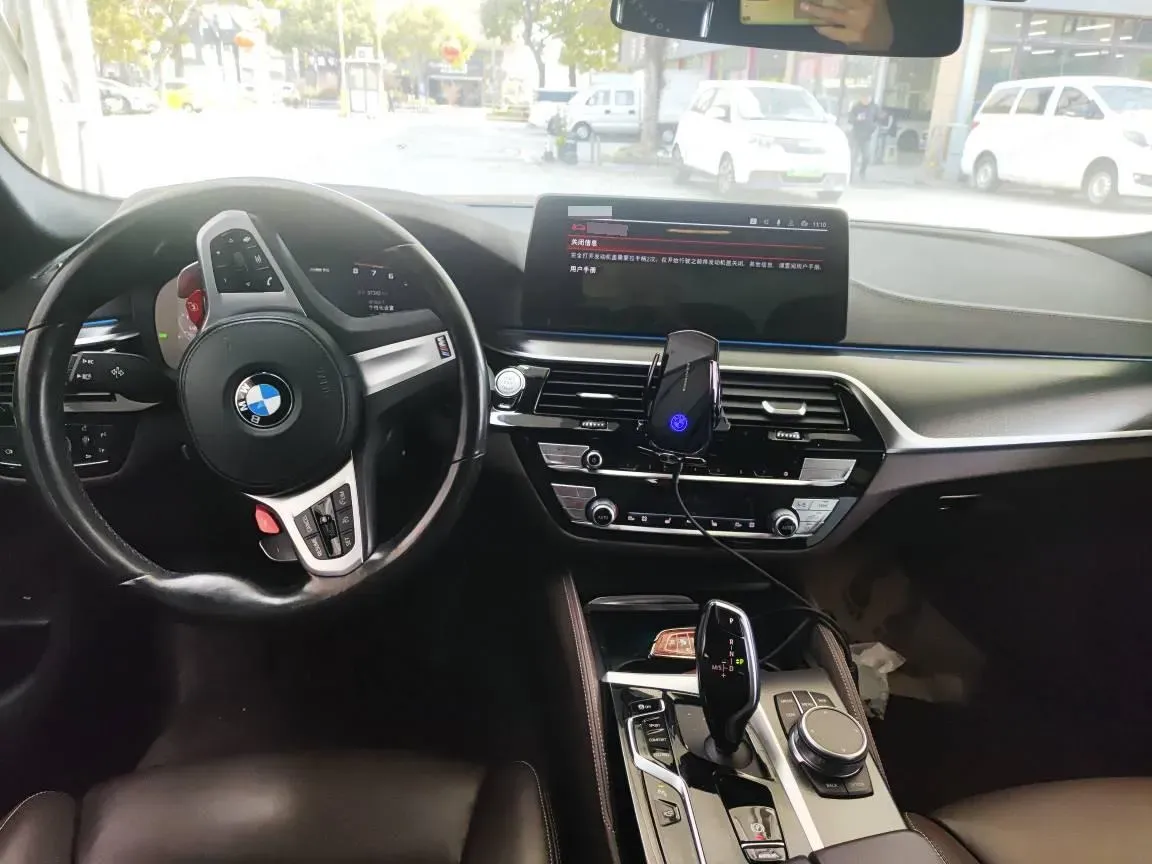 2022 BMW 5 Series 3.0T 340HP L6 8AT,autocango,china used car exporter,china ev exporter,chinese used car exporter,chinese used ev exporter