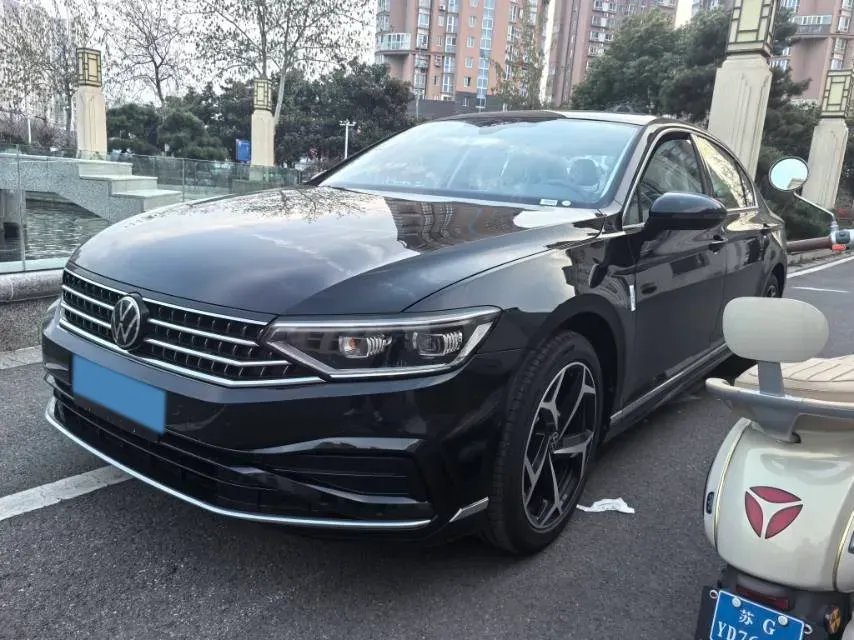 2026 Volkswagen Magotan 2.0T 220HP L4 7DCT,autocango,china used car exporter,china ev exporter,chinese used car exporter,chinese used ev exporter
