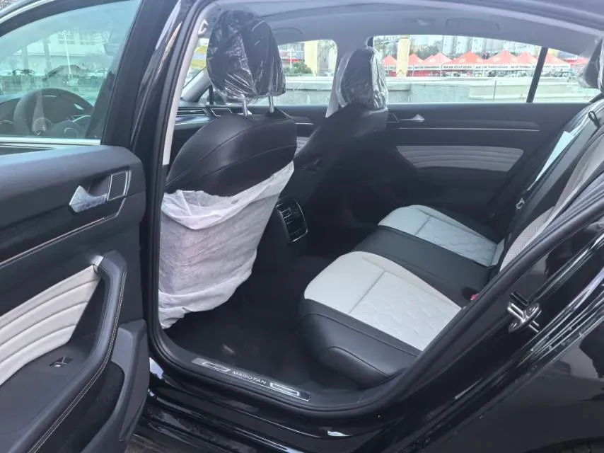 2026 Volkswagen Magotan 2.0T 220HP L4 7DCT,autocango,china used car exporter,china ev exporter,chinese used car exporter,chinese used ev exporter