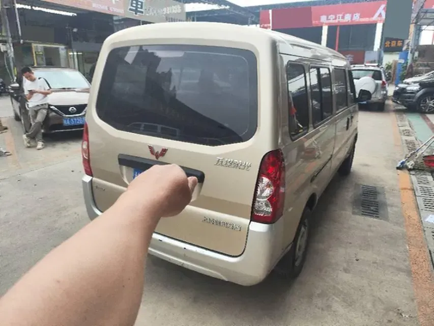 2021 WuLing RongGuang 1.5L 99HP L4 5MT,autocango,china used car exporter,china ev exporter,chinese used car exporter,chinese used ev exporter