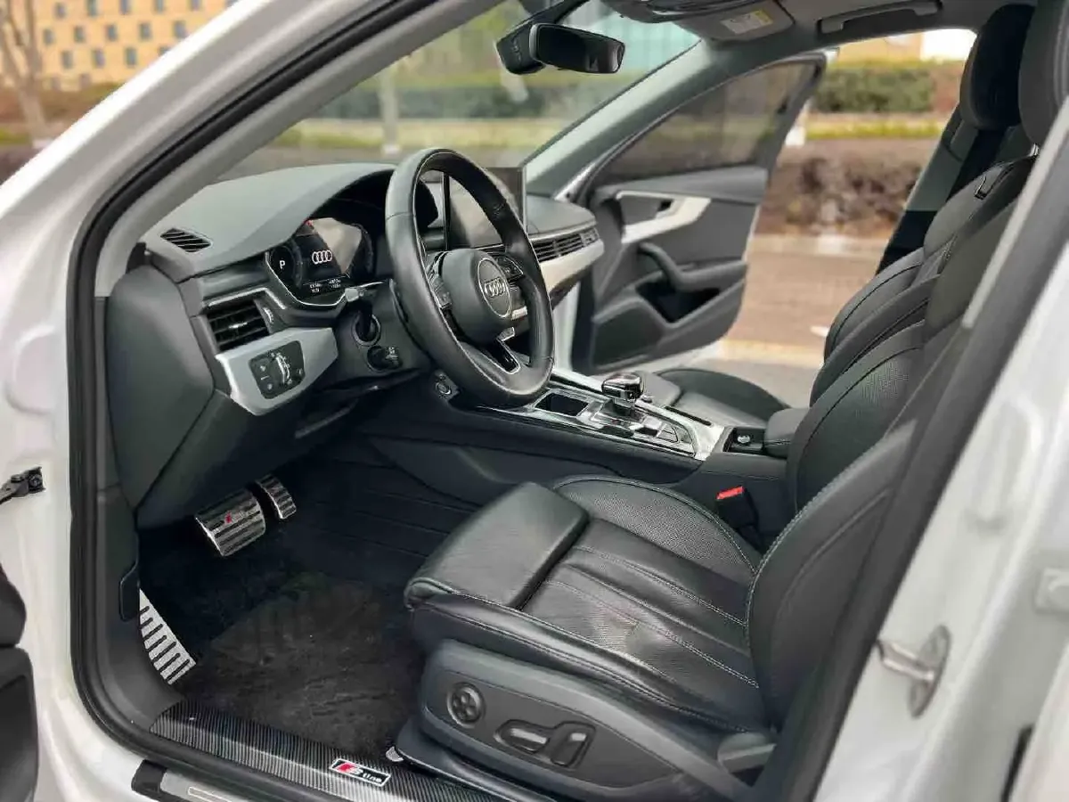 2023 Audi A4L 2.0T 190HP L4 7DCT,autocango,china used car exporter,china ev exporter,chinese used car exporter,chinese used ev exporter